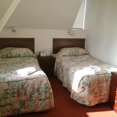 Awentsbury Near 2* Birmingham