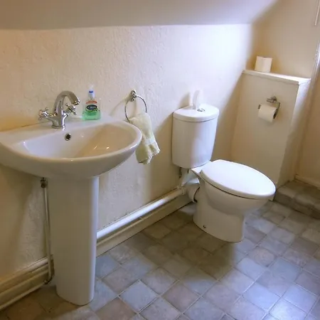 Awentsbury Near 2* Birmingham